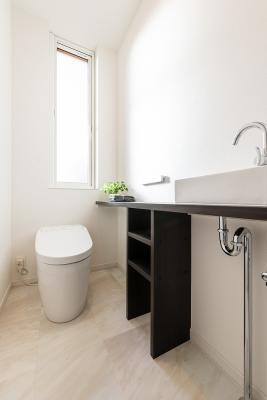 トイレ：清潔感やデザイン性を備えたレストルーム