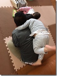群がる