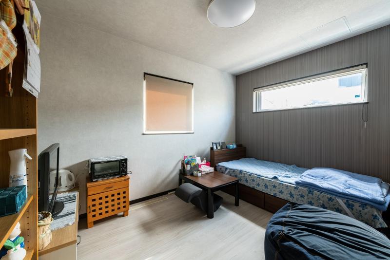 洋室：お母様と暮らす融合型二世帯住宅