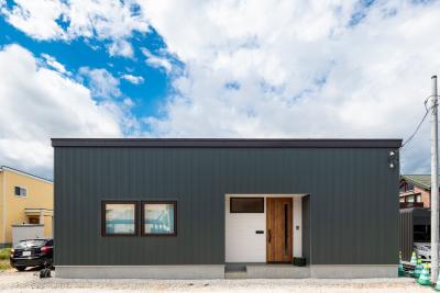 縁側のある平屋の家