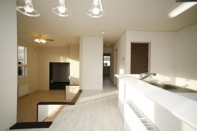 基礎高のスキップフロアで見晴らしの良いダイニング