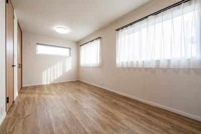 洋室:将来的には間仕切り壁で2部屋にもできる間取り