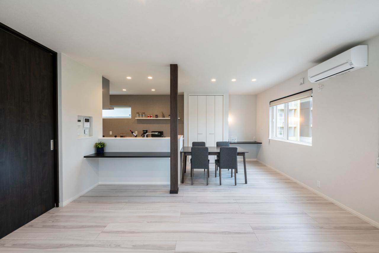 リビング、ダイニング、キッチン：ひとつながりで自然と家族が集うLDK