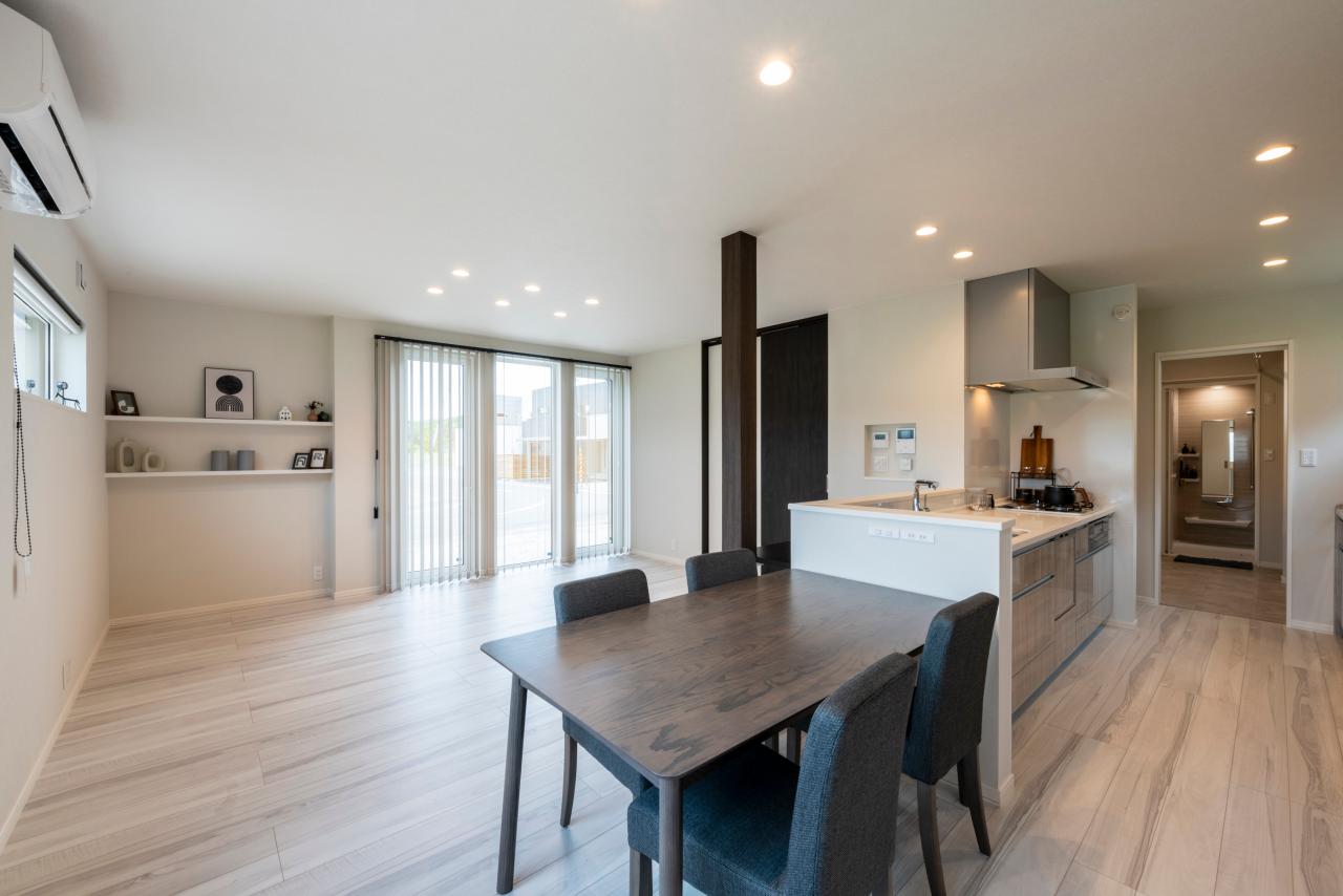 ダイニング、キッチン：使いやすい動線のダイニングキッチン