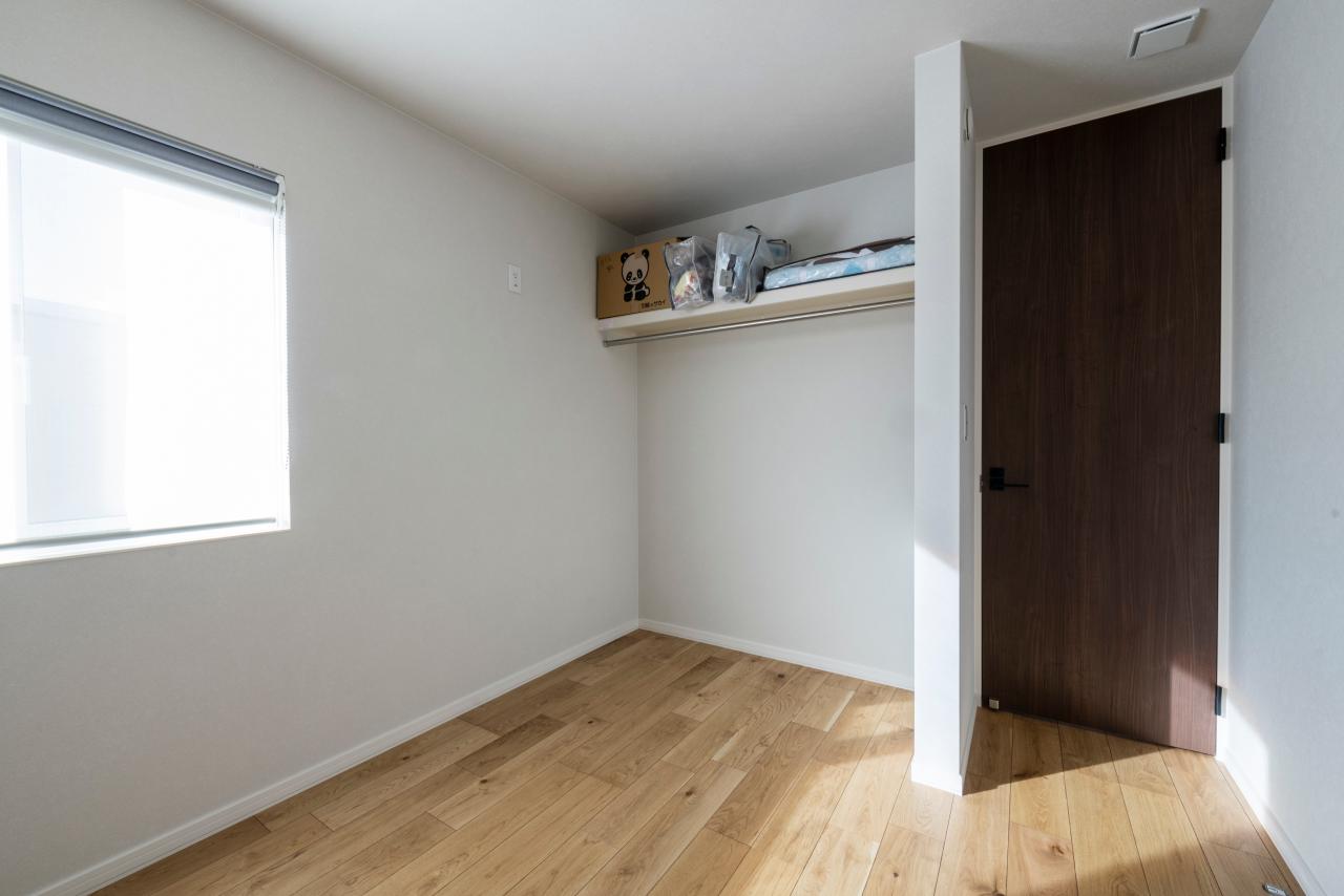 洋室:あえて建具を設けず圧迫感のない洋室