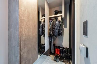 玄関、ホール、シューズクローク:シューズクローク内にトール収納を配置しすっきりと