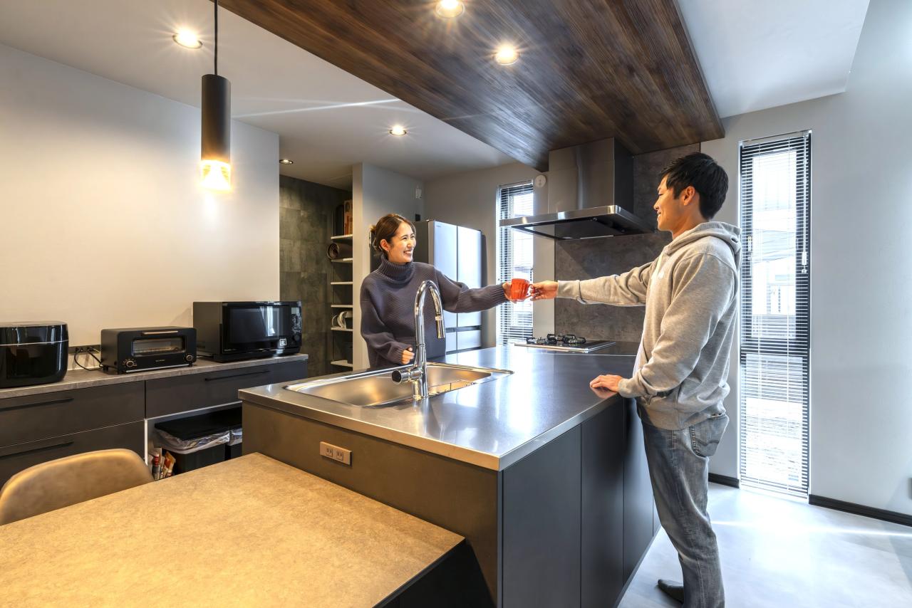 ダイニング、キッチン:20代夫婦が実現した上質な住まい、永く暮らせる長期優良住宅