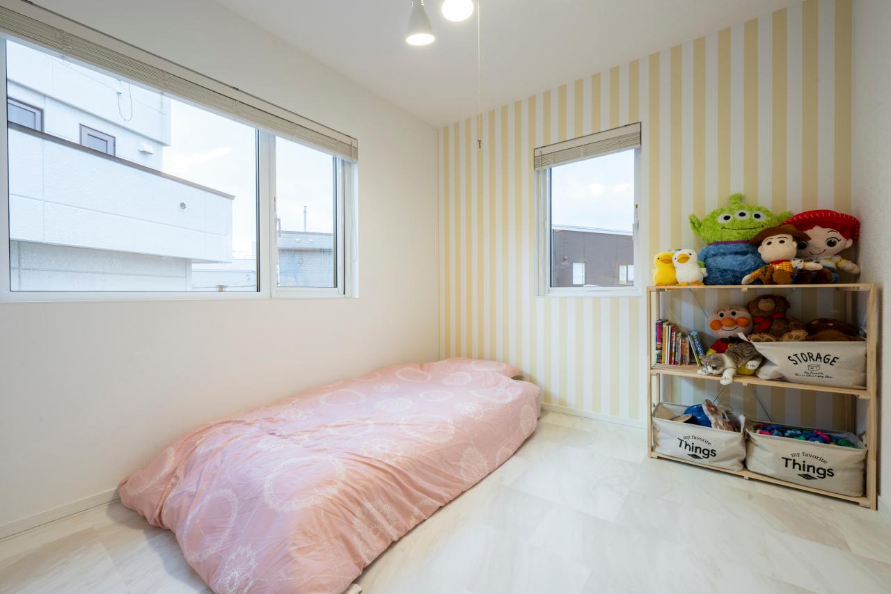 洋室:明るくかわいらしい印象の洋室