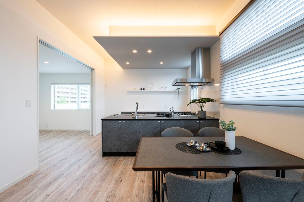 リビング、ダイニング、キッチン：ひとつながりの空間で家族が自然に集まるLDK