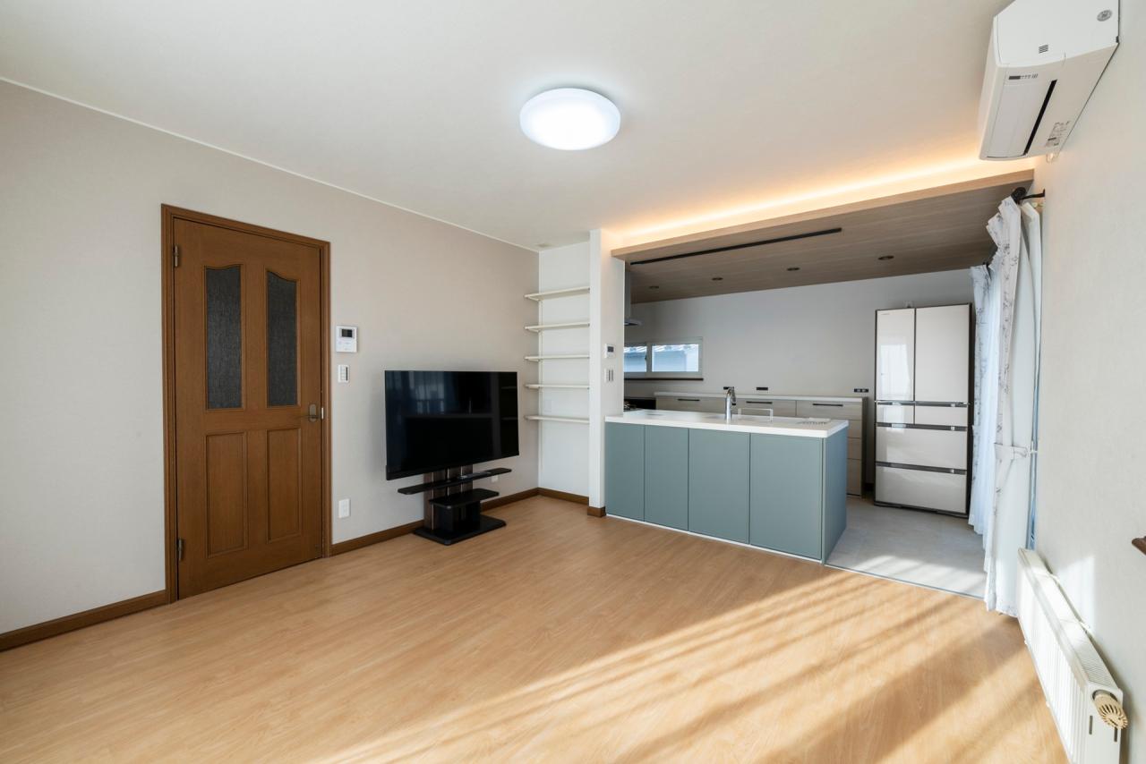 リビング、ダイニング、キッチン：キッチンを使いやすい対面式に変更し開放的なLDKに