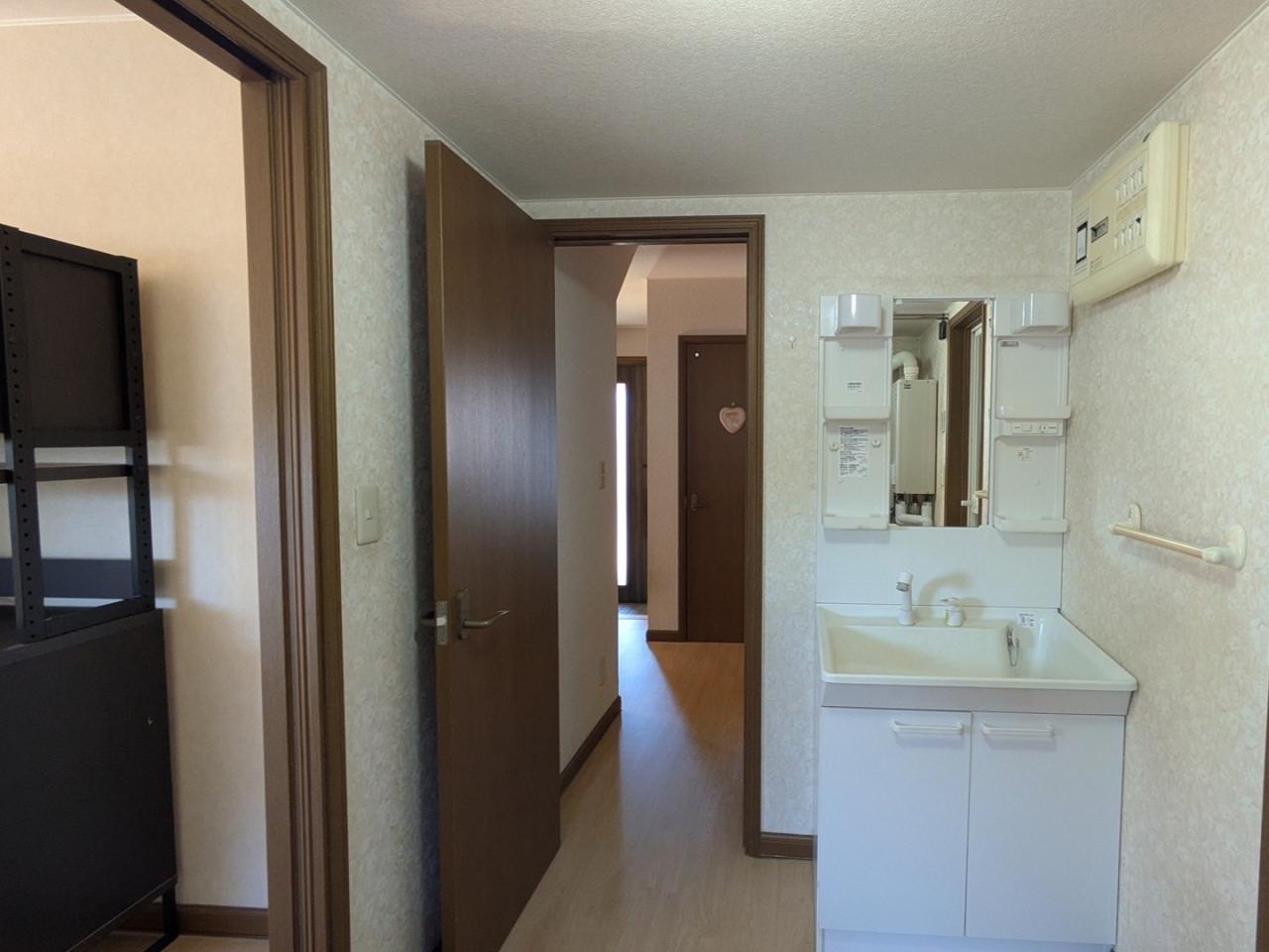 ラバトリー・洗面所：リフォーム前の洗面所