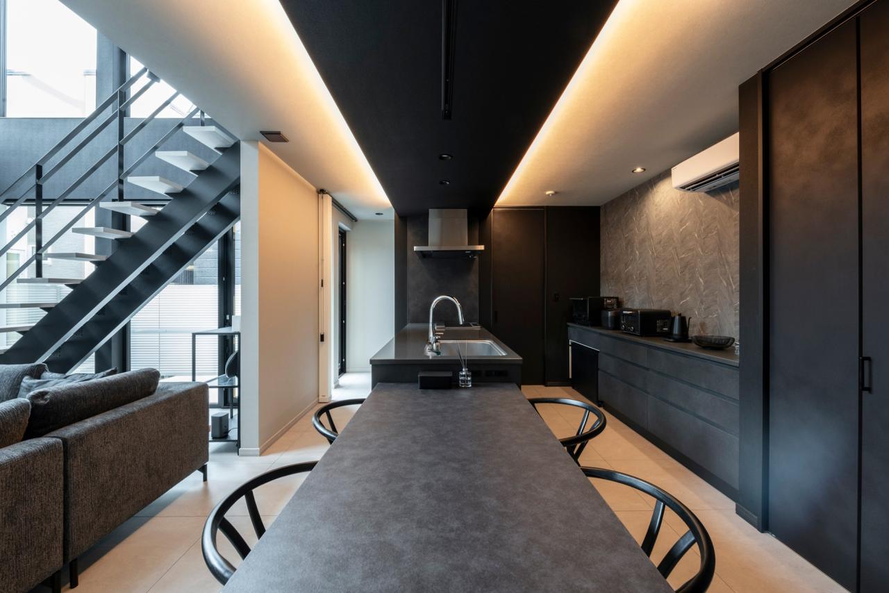 ダイニング、キッチン：使いやすいストレート配置のダイニングキッチン