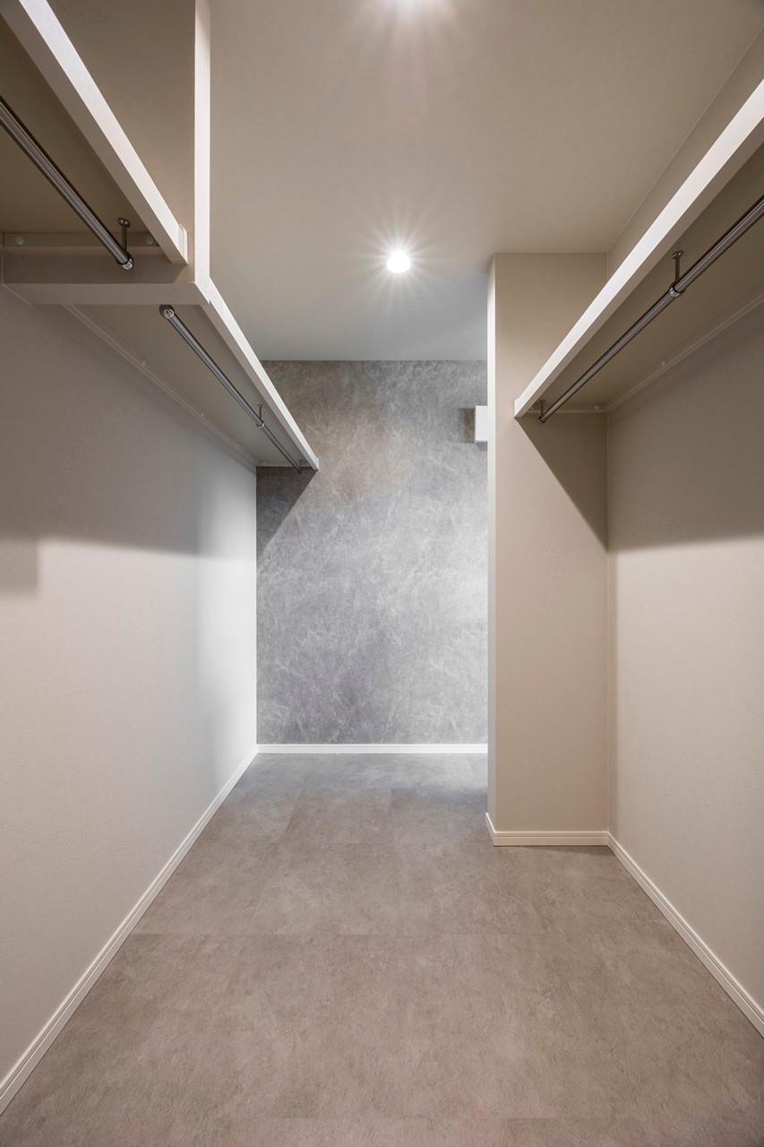 ウォークインクローゼット：廊下からも出入り可能な大容量のウォークインクローゼット