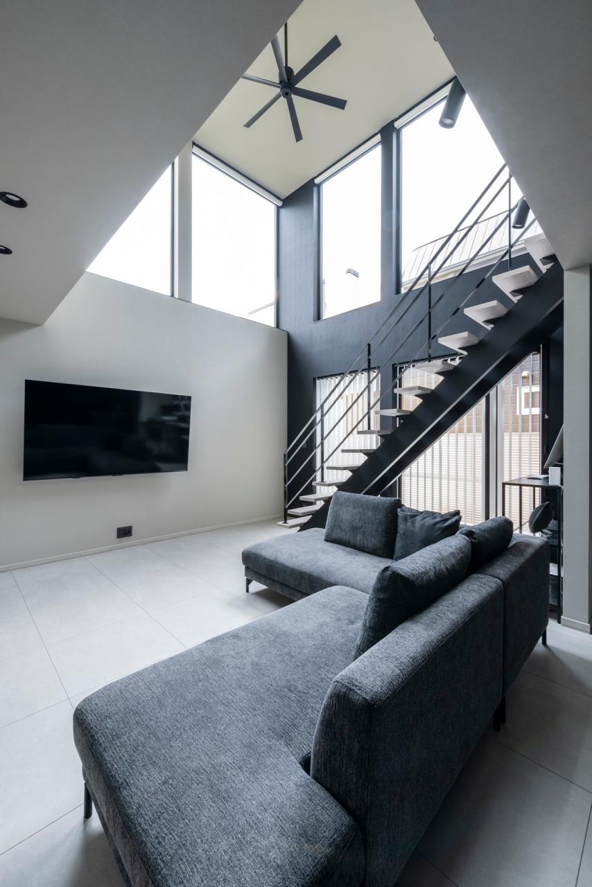 大開口を贅沢に採用した明るく開放感のあるリビング