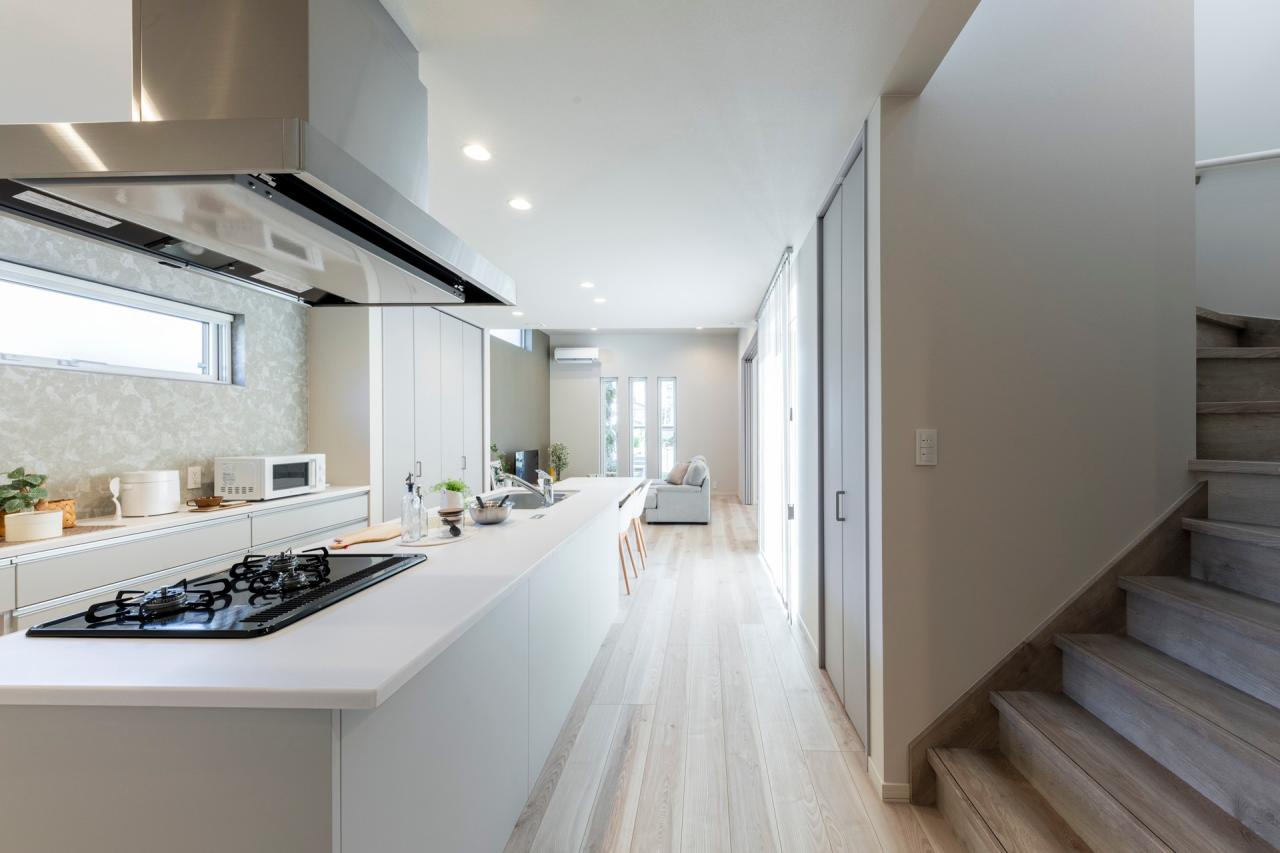 リビング、キッチン、階段：家族のつながりが生まれるリビング階段のあるお住まい