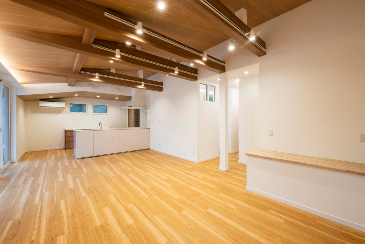 リビング横の洋室は回遊可能な水回りスペースに変更で使いやすい動線に