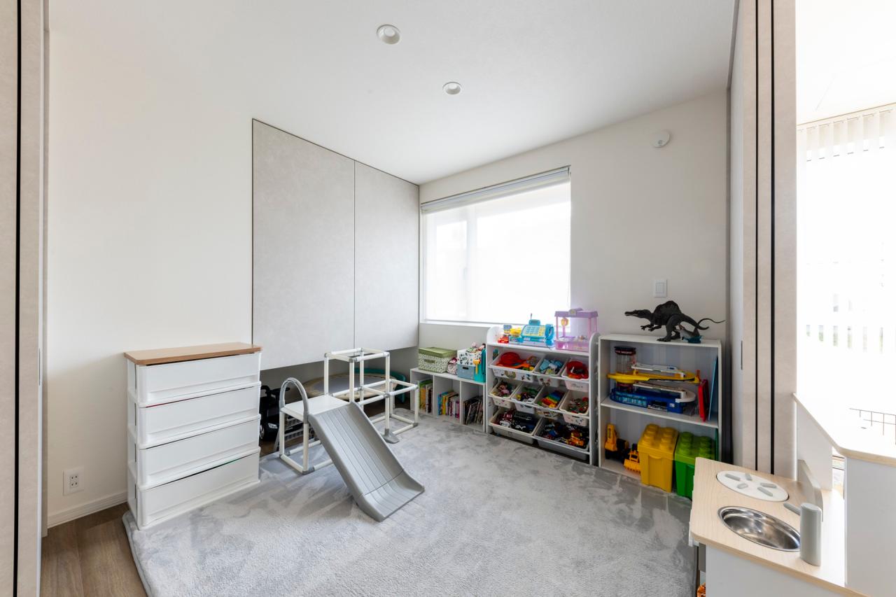 LDK横にはお子様を見守りながら遊ばせることができる4.5帖の洋室