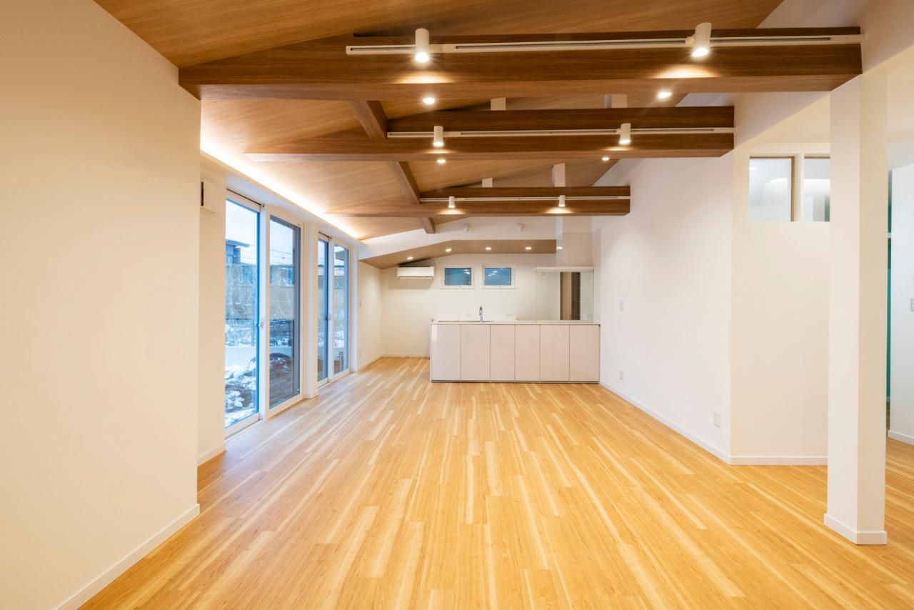 南向きの窓を大開口に交換し明るく開放感のあるLDKに