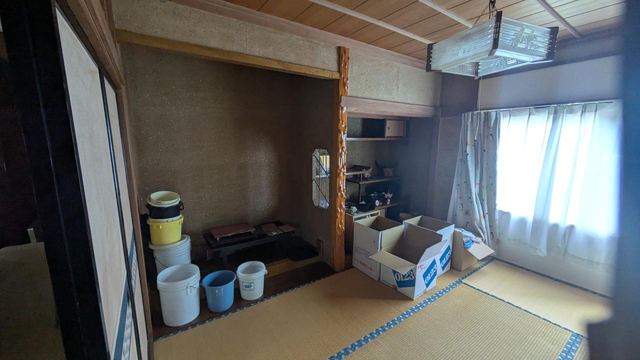 和室：リフォーム前の8帖和室