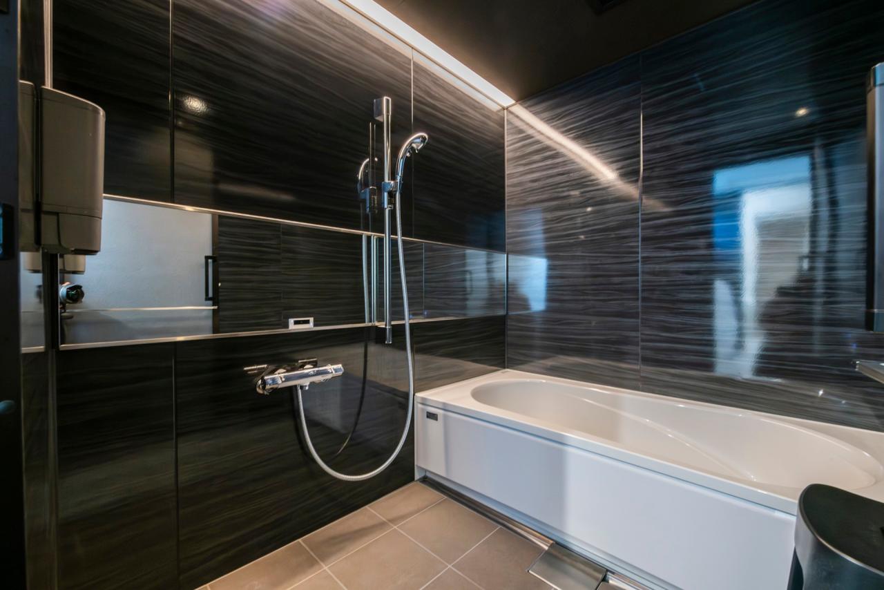 バスルーム、設備：ラグジュアリーなバスルームはタカラスタンダードのリラクシア1.25坪