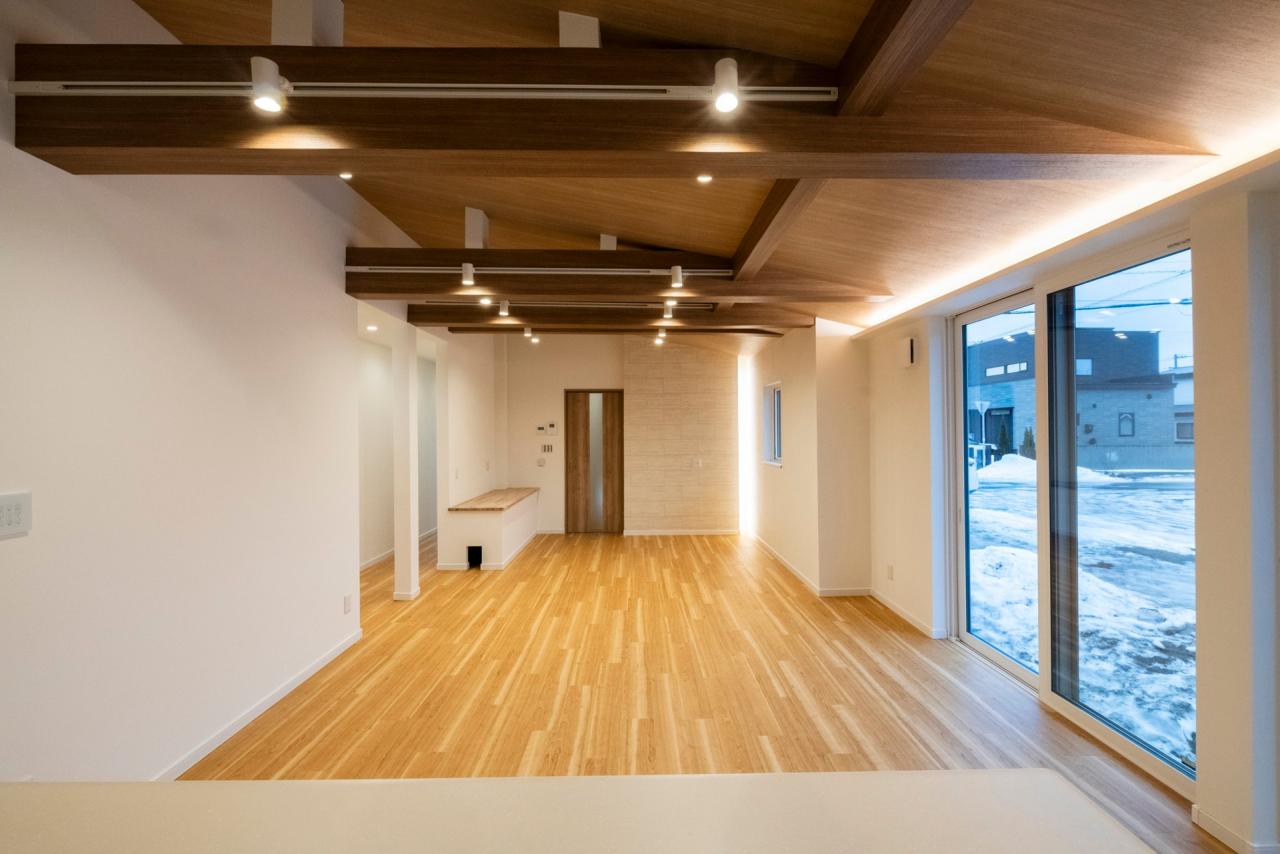 玄関を増築し移設することで広々と使いやすいLDKに