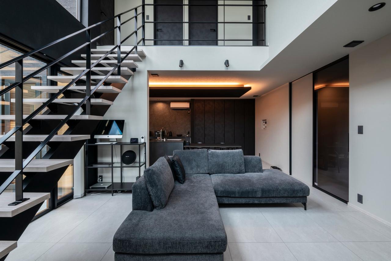 計算されつくされた配置の間接照明で絵になる空間