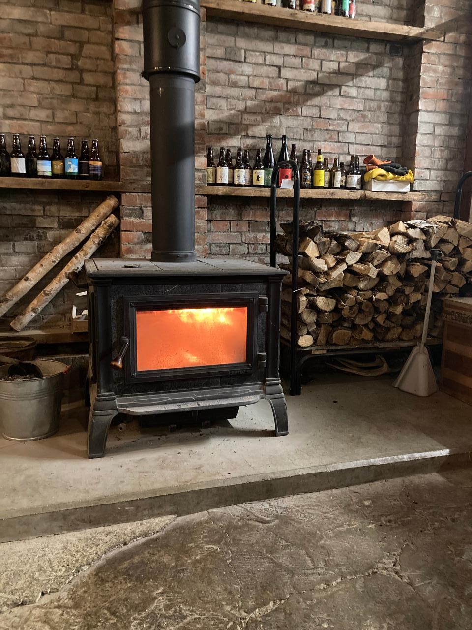 ビールを飲んだお店にあった暖炉大きくてあったかくて良かったです。