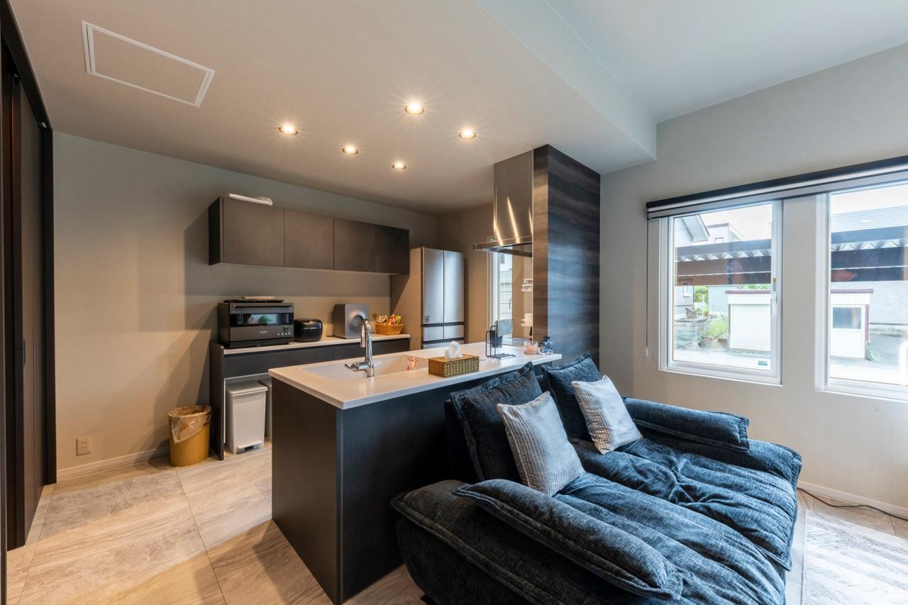 キッチンとリビングが隣接しているので自然と会話が弾む間取