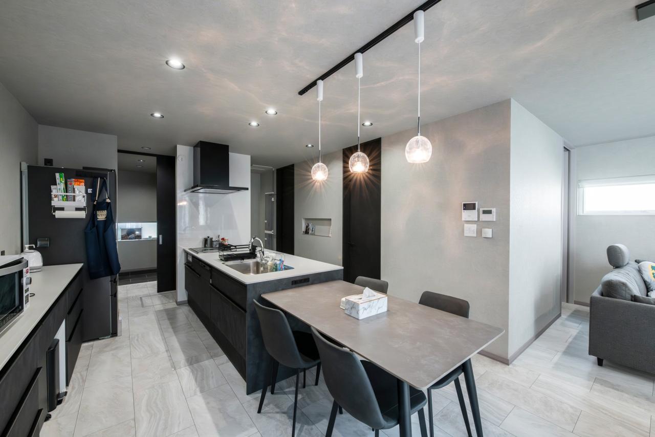 人気のストレート配置のダイニングキッチンで家事楽を叶える