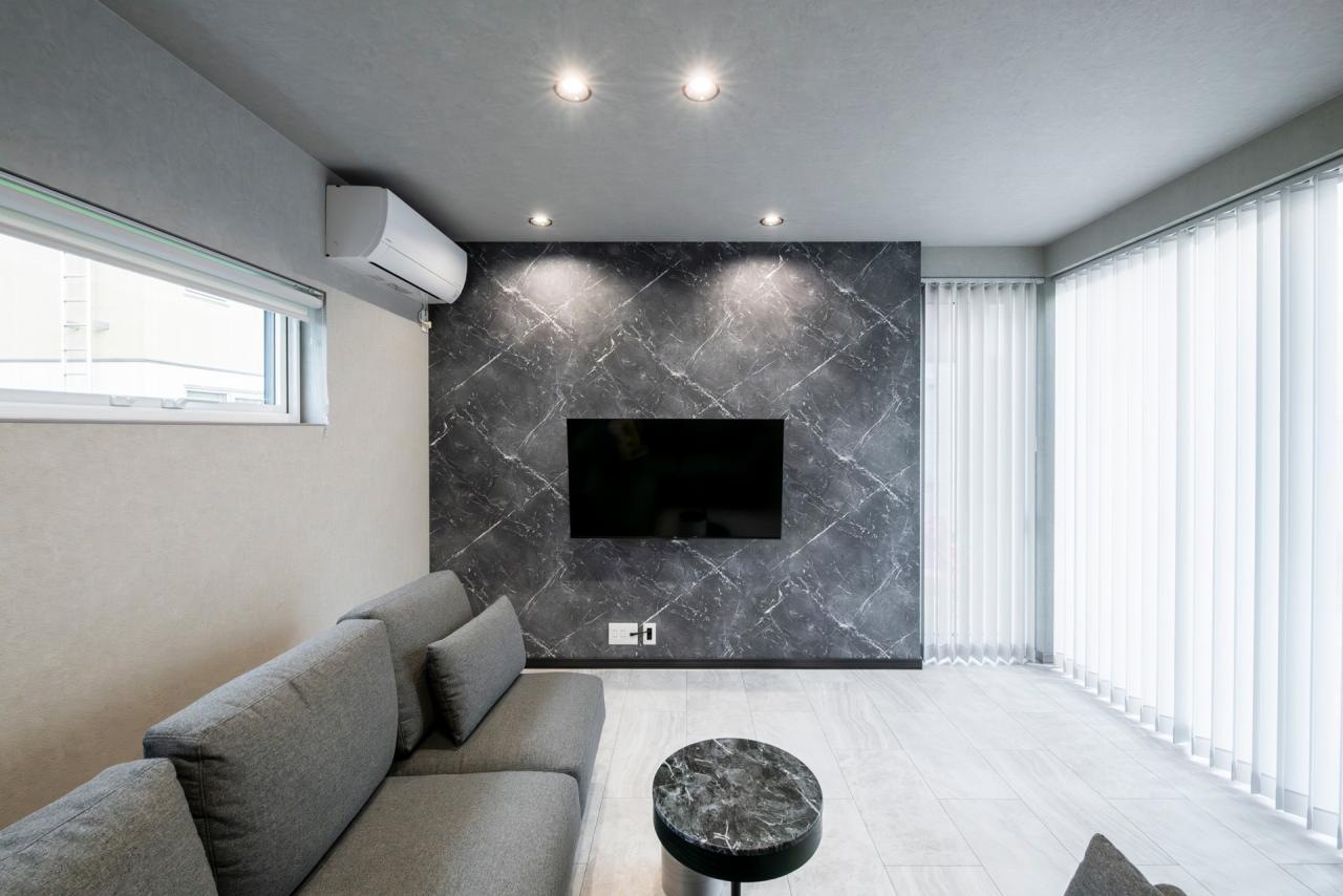 床材も石目調で統一しシックで大人かっこいい空間に