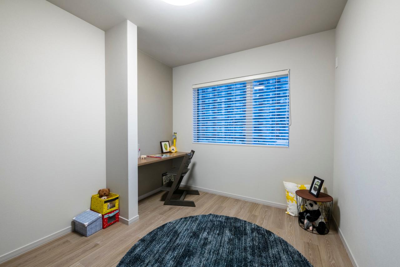 洋室、家事室：成長に合わせて使える子ども部屋