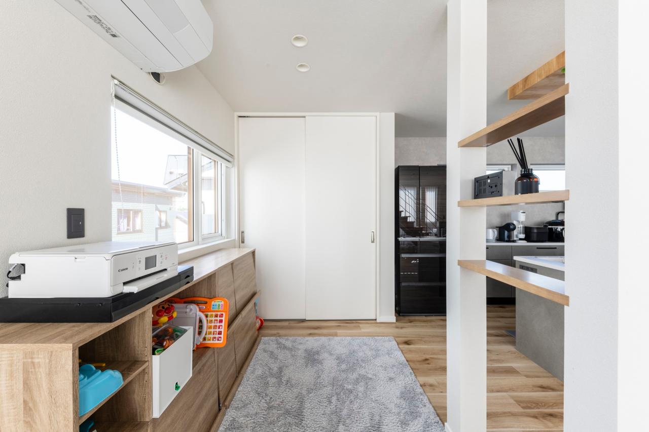 リビングの一角には子供を安心して遊ばせることのできる2.5帖のフリースペース