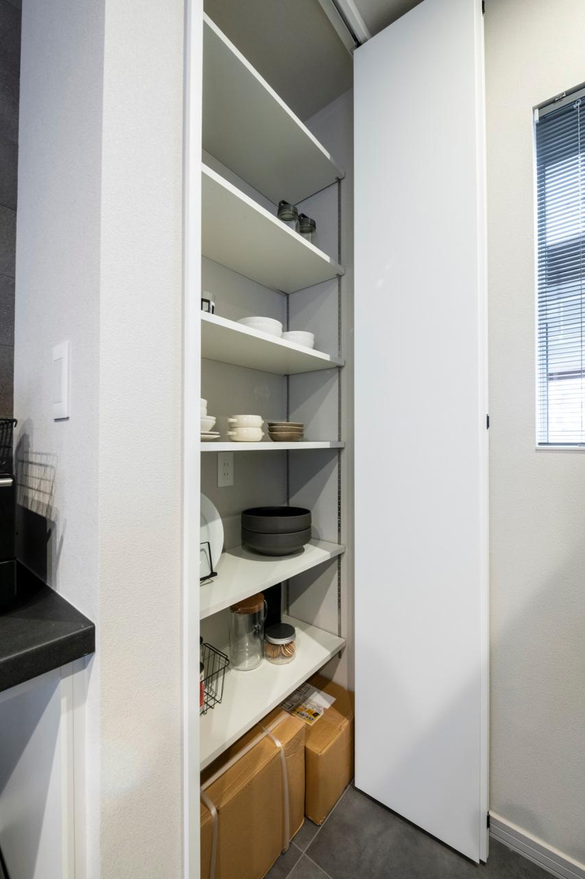 収納、食品庫：まとめ買いも安心の大容量のパントリー