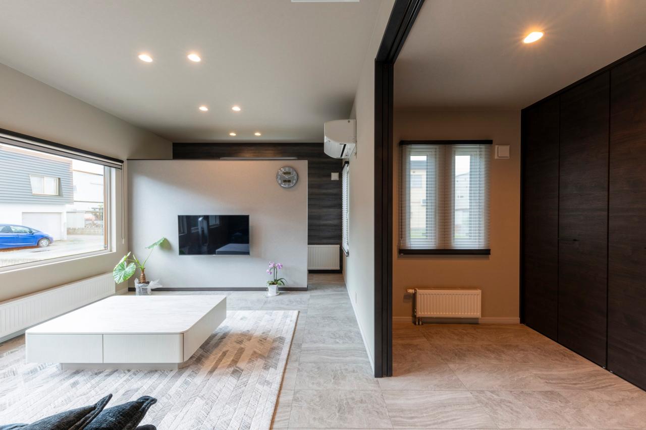 リビング横にはマルチユースな3帖の洋室