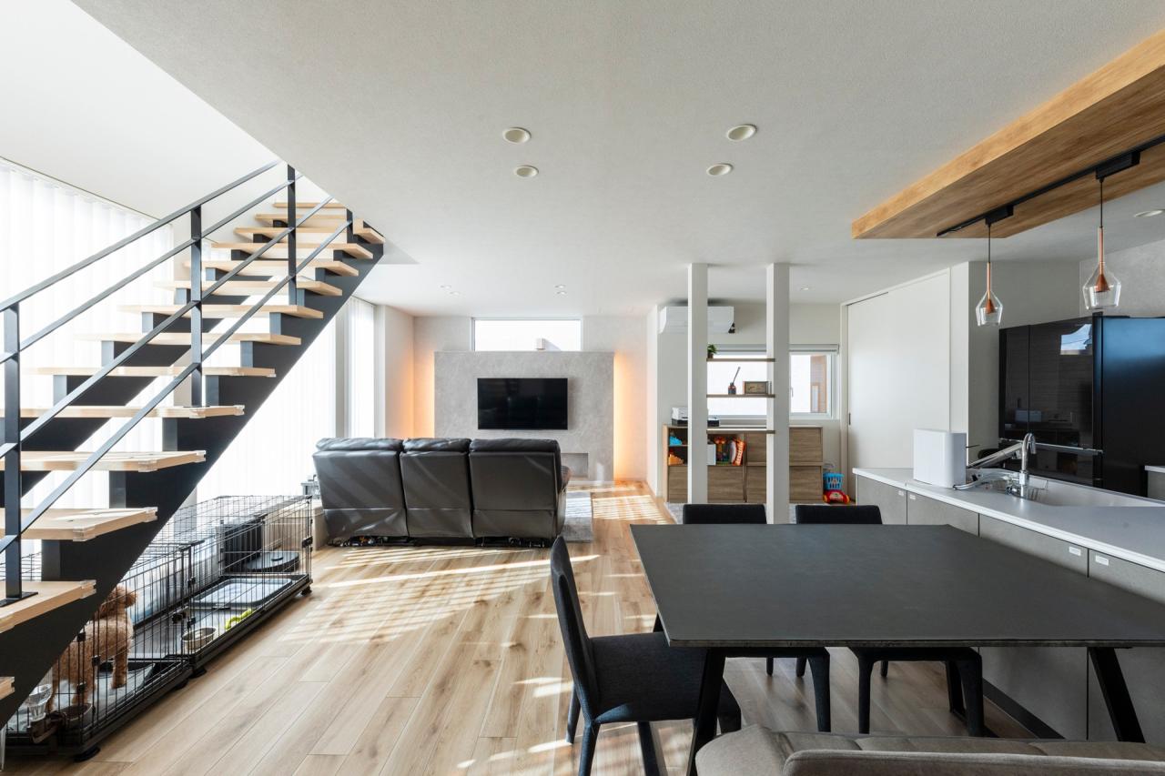 間口の広さを活かした家中どこにいても日当たりの良さを実感するお住まい