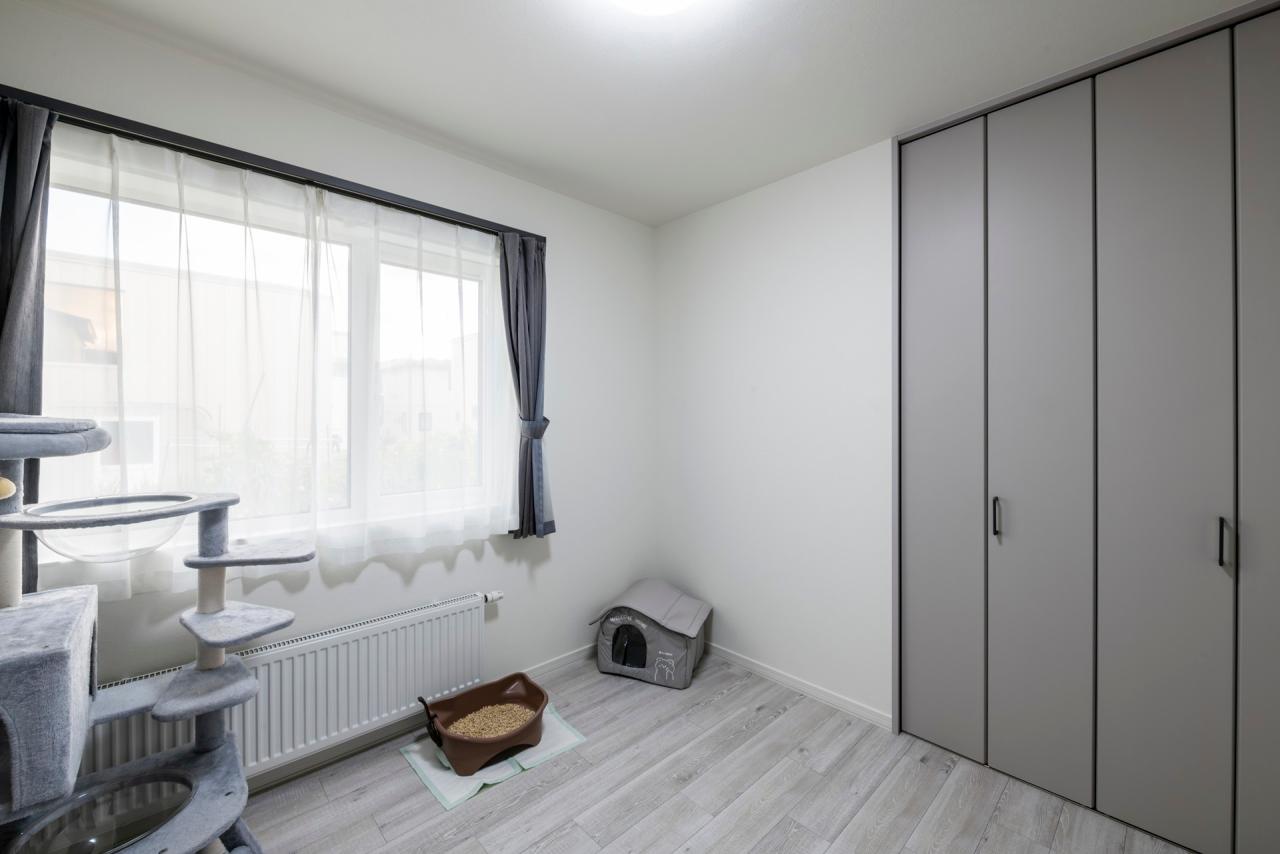 洋室は床材を木目調に変えて明るく柔らかな印象に