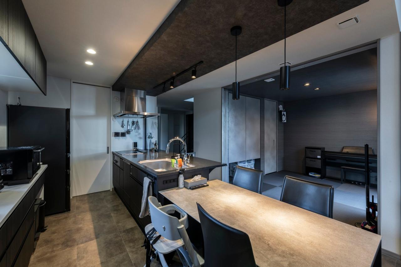 ダイニング、キッチン、照明：空間を彩るペンダントライトが食卓をより上質に引き立てる