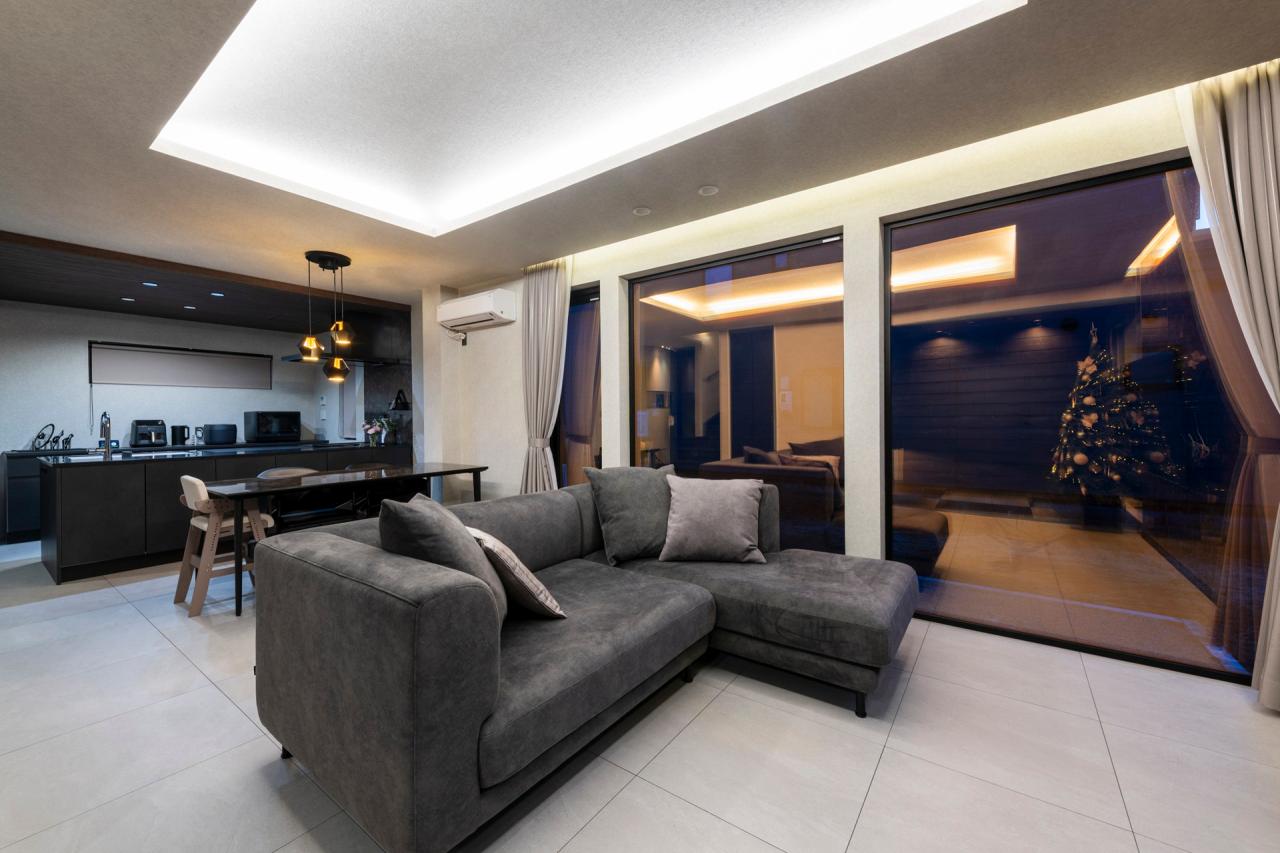 リビング、ダイニング、照明：異なる調光でガラッと印象をチェンジ、スタイリッシュな空間に