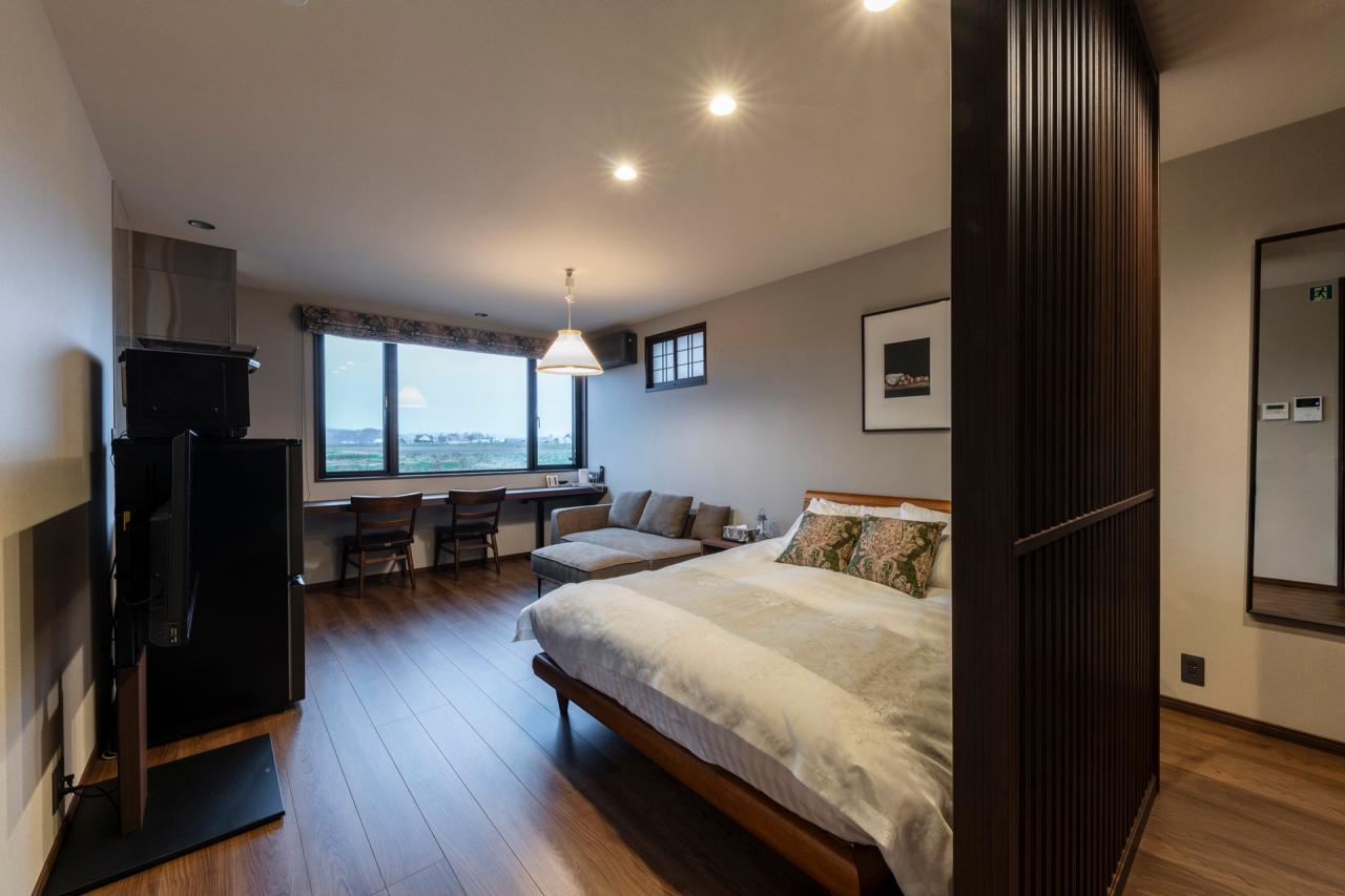 リビング、ダイニング、キッチン：スタジオユニットは独立した水回りや玄関で使い勝手の良い個室に計画