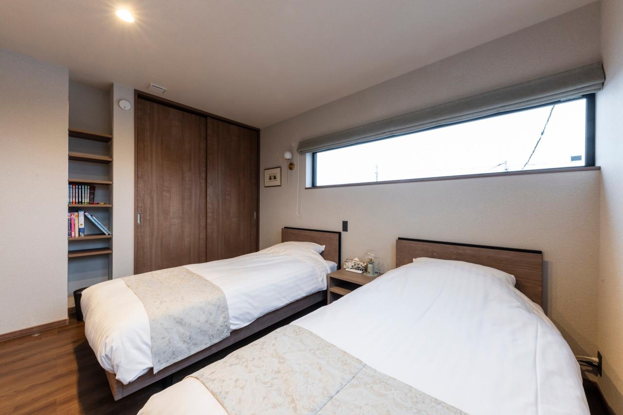 寝室、洋室：2階には洋室と主寝室を計画し大人数の宿泊でも使いやすく設計