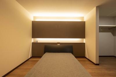寝室：間接照明採用したラグジュアリーな寝室。