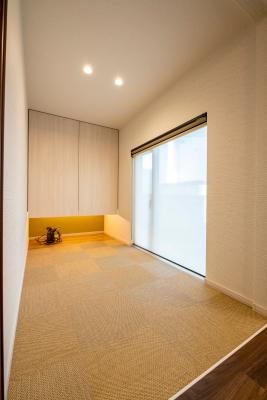和室：畳の様なフロアタイルを市松貼で仕上げ。和室らしい雰囲気に。