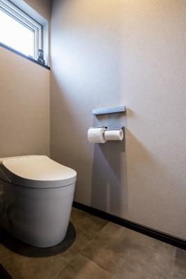 トイレ：標準仕様のタンクレストイレ