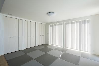 和室、収納：床に座ったり寝転んだりできる和室は10帖の広さ