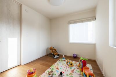 子供部屋：お子様部屋はシンプルで明るい雰囲気