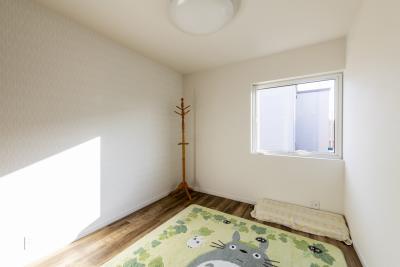 子供部屋：お子様のお部屋は明るく仕上げ