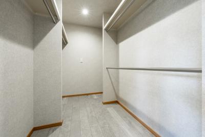 収納：Ⅱ型の大容量ウォークスルークローゼット