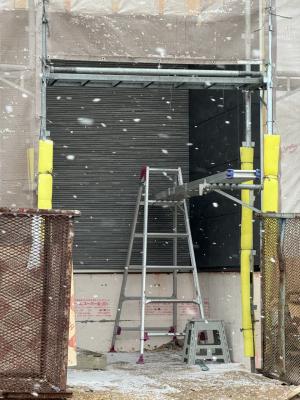 雪が降っています